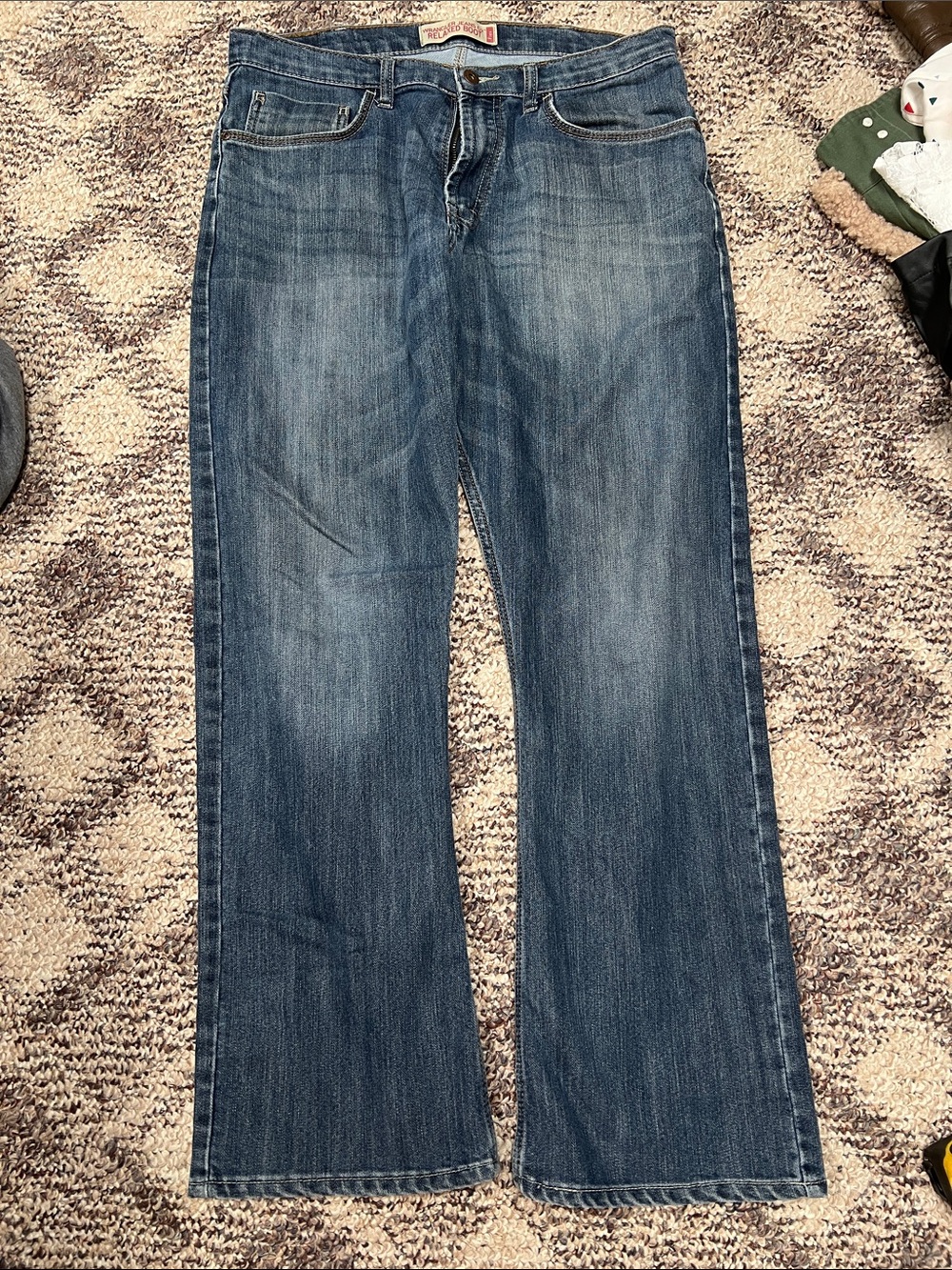 Wrangler Men's Bootcut Jeans in Medium Blue Wash